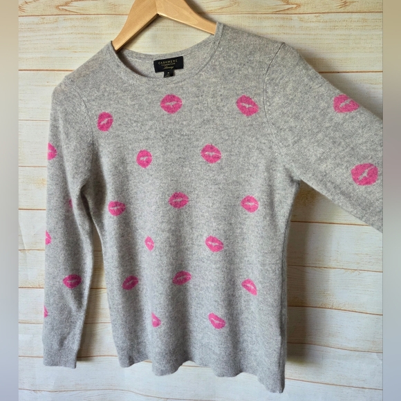 Charter Club 100% Cashmere Lipstick Lips Crewneck Sweater Gray Pink Medium - Picture 9 of 13